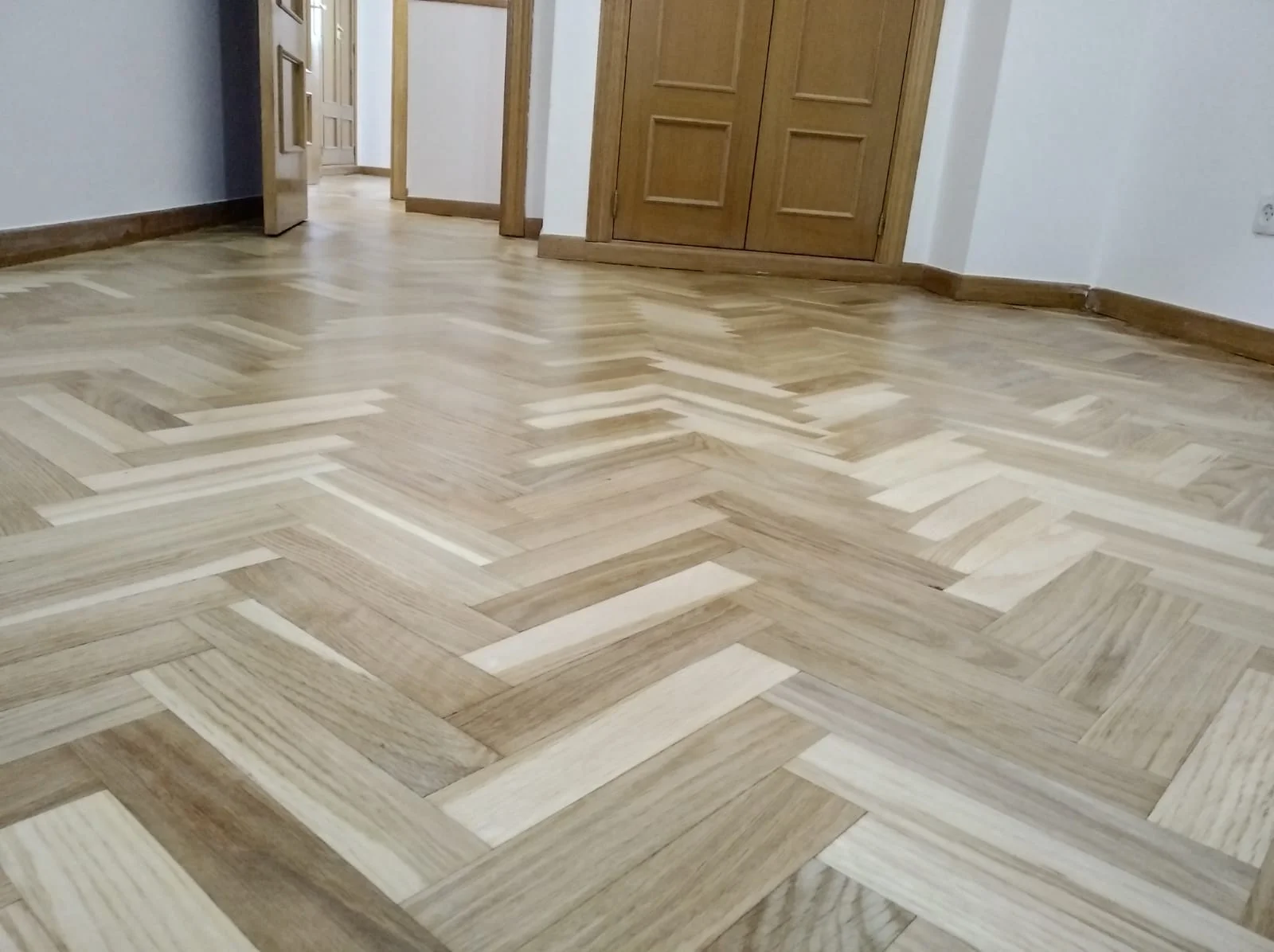Parquet en espiga, tono claro