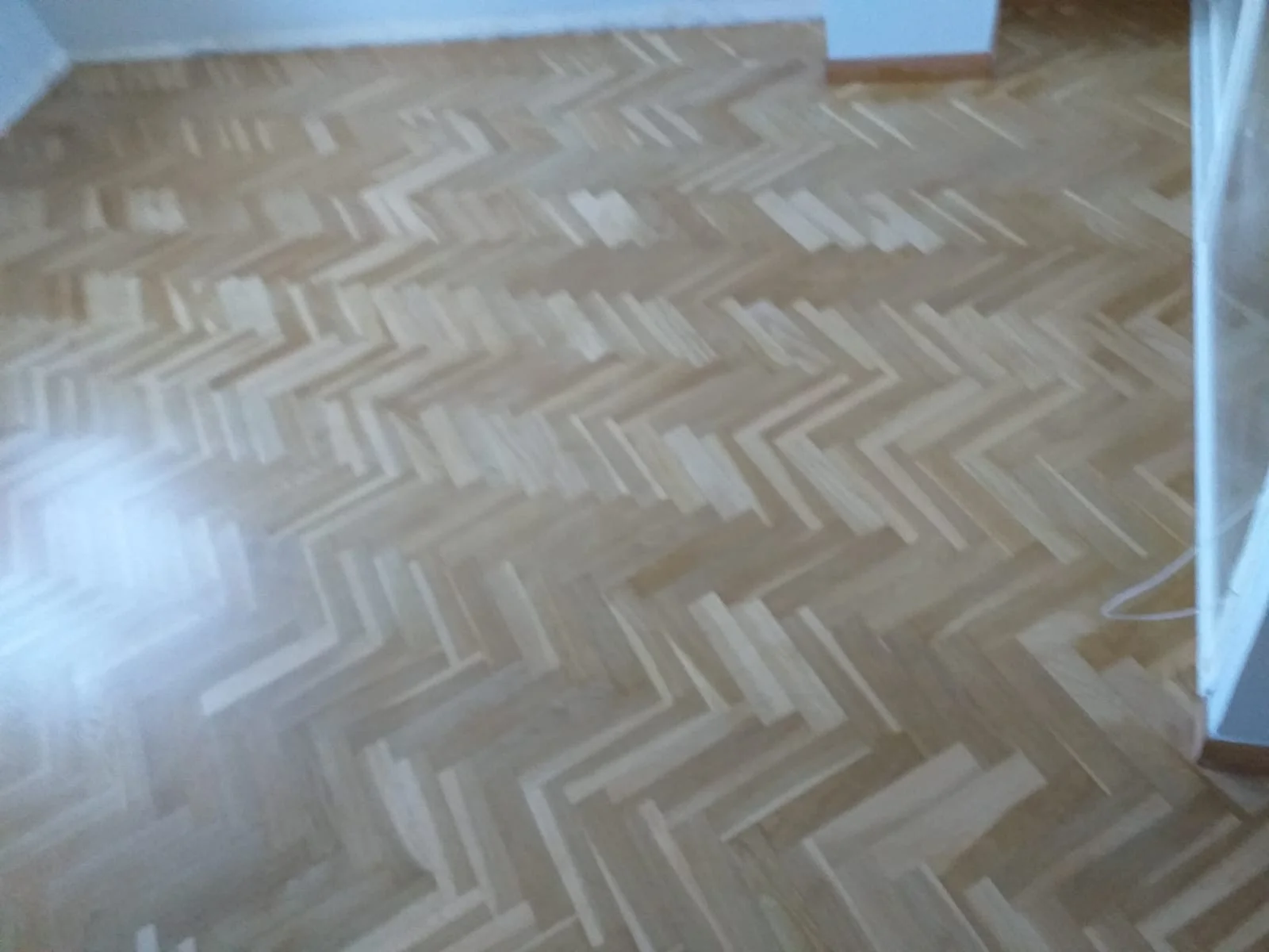 Madera en espiga, acabado claro